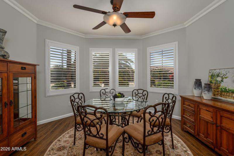 Extended breakfast nook