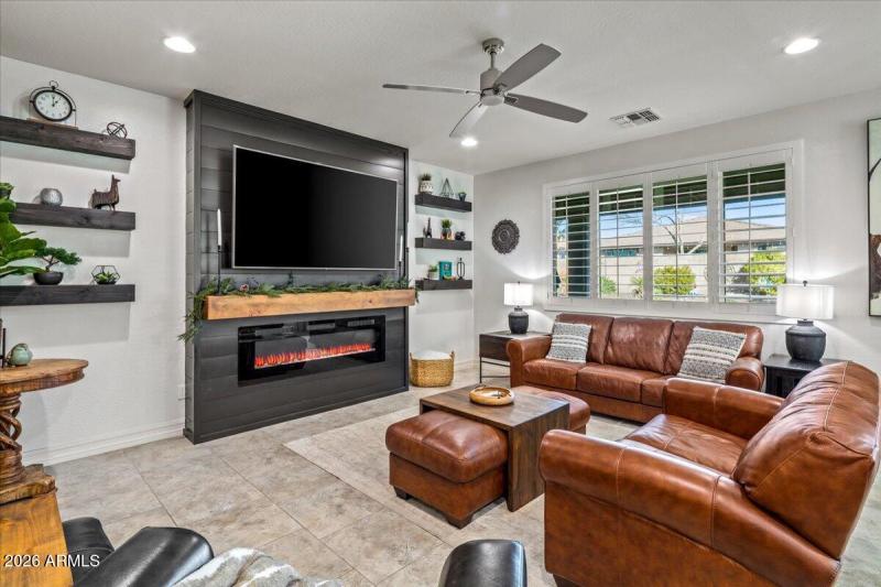 20-Family Room Views