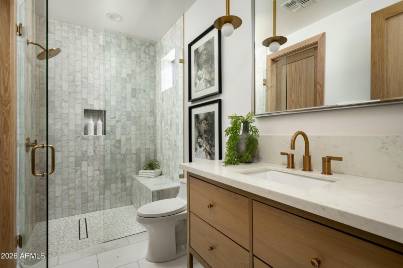 6535 N 40th Place-47