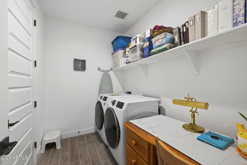 28) LAUNDRY ROOM