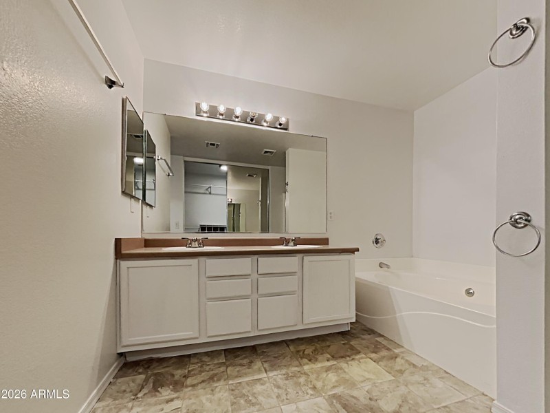 1004118.2155 S Luther_2