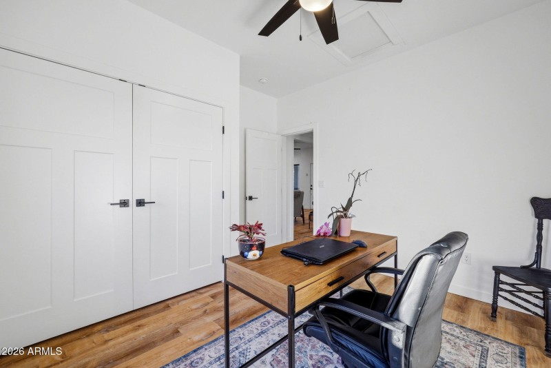 2225RoundaboutWay-HeberOvergaard-AZ-25