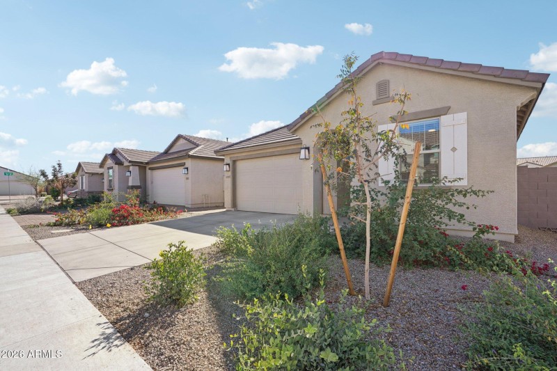 4-web-or-mls-W Vale Dr-S0502-004