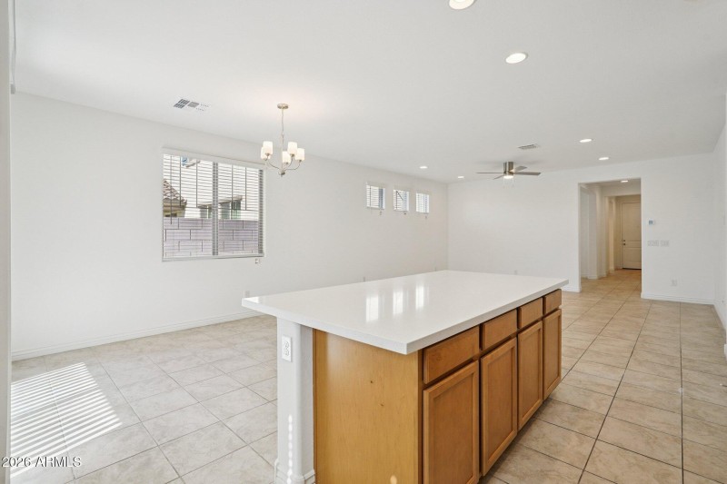 15-web-or-mls-W Vale Dr-S0502-015