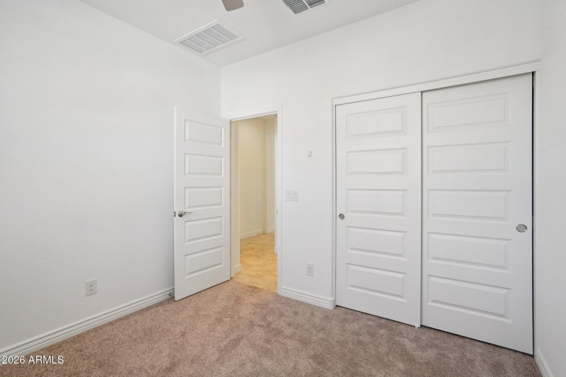 18-web-or-mls-W Vale Dr-S0502-018