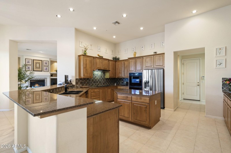 Spacious kitchen with breakfast bar