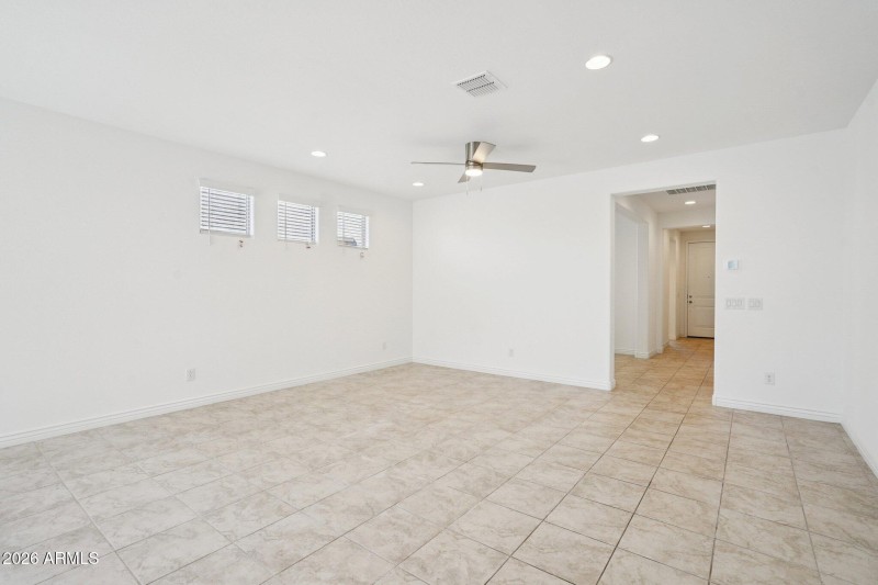 24-web-or-mls-W Vale Dr-S0502-024