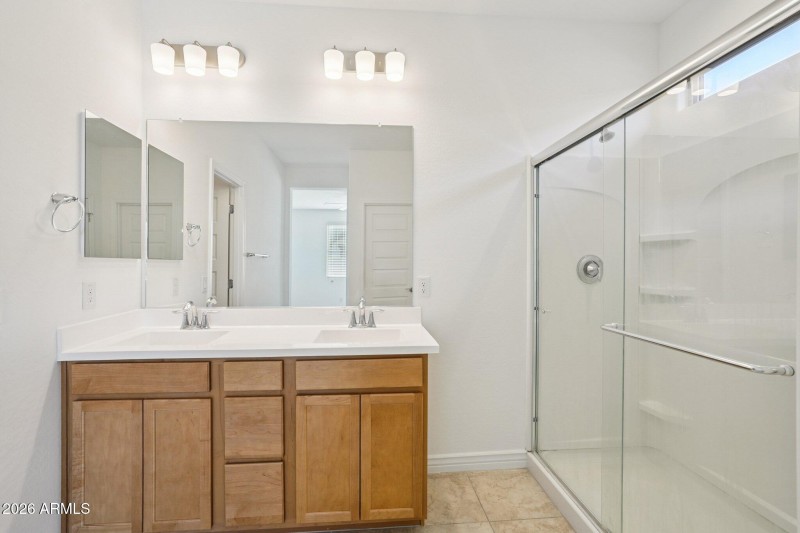 30-web-or-mls-W Vale Dr-S0502-030