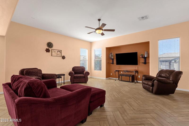 20-web-or-mls-5610-n-lyle-ct