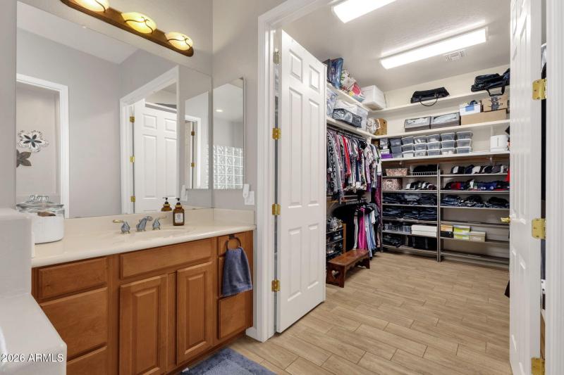 28-web-or-mls-5610-n-lyle-ct