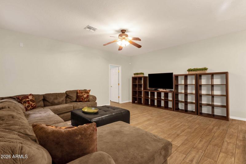 42-web-or-mls-5610-n-lyle-ct