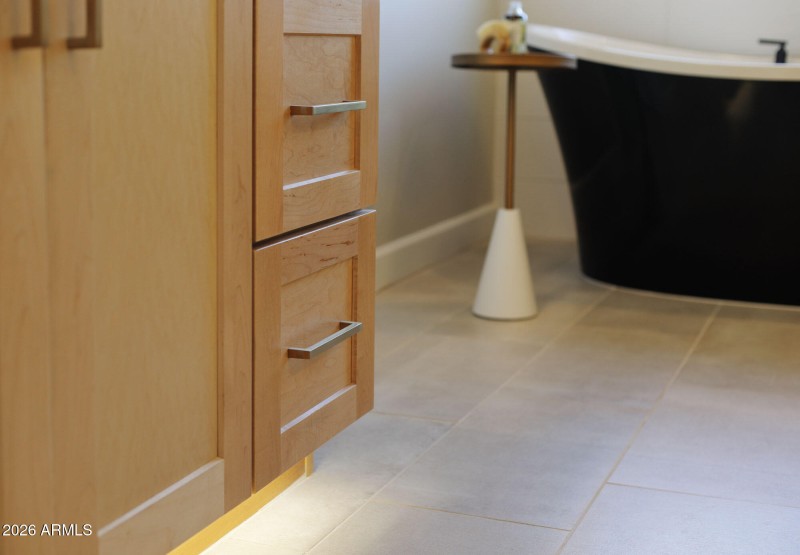 PHX_Sultana_PMA55_Juniper_PRIMARY_SUITE_