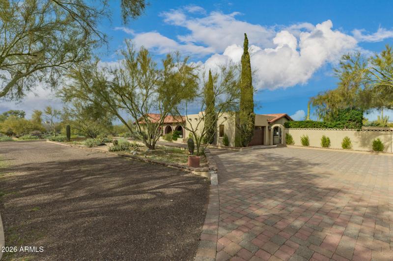 5022 E Calle De Los Flores