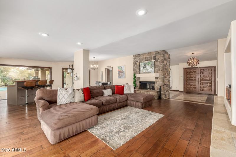 5022 E Calle De Los Flores