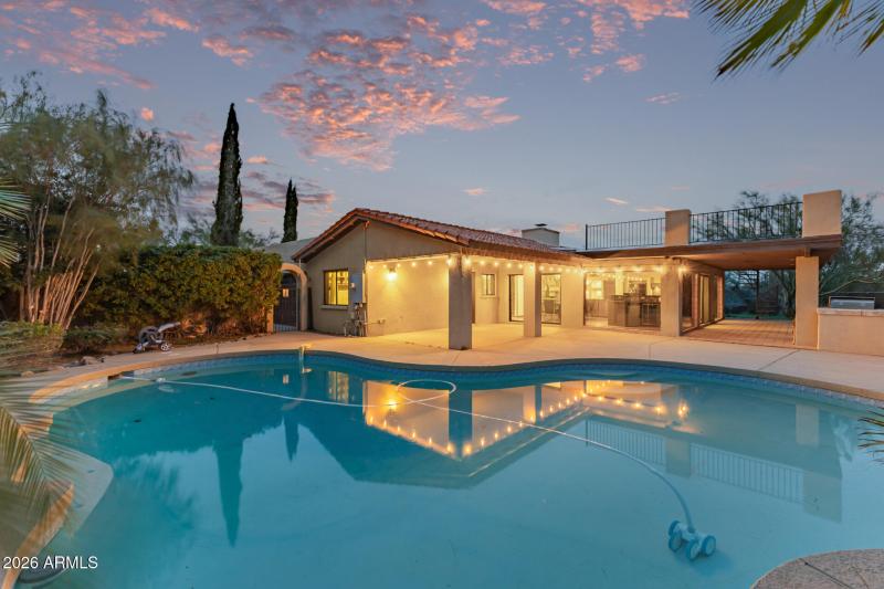 5022 E Calle De Los Flores