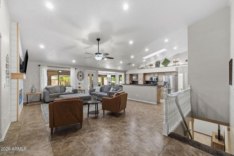 009__1822 E Lexington Ave