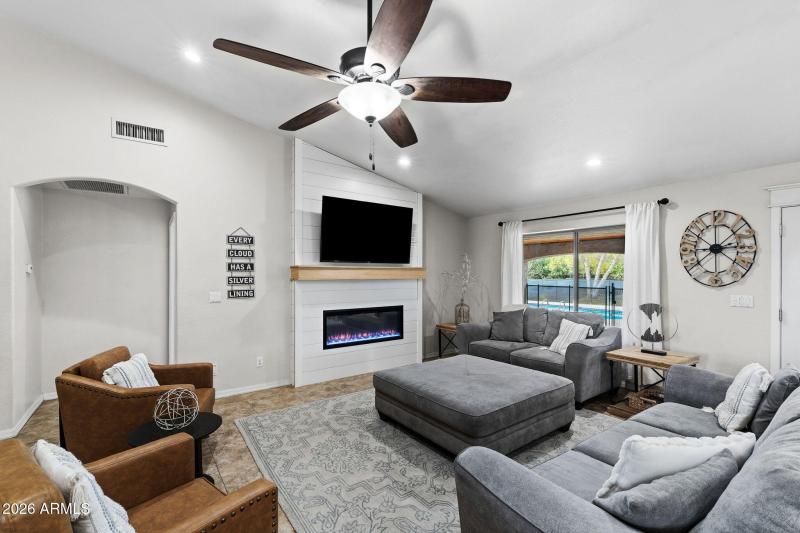 010__1822 E Lexington Ave