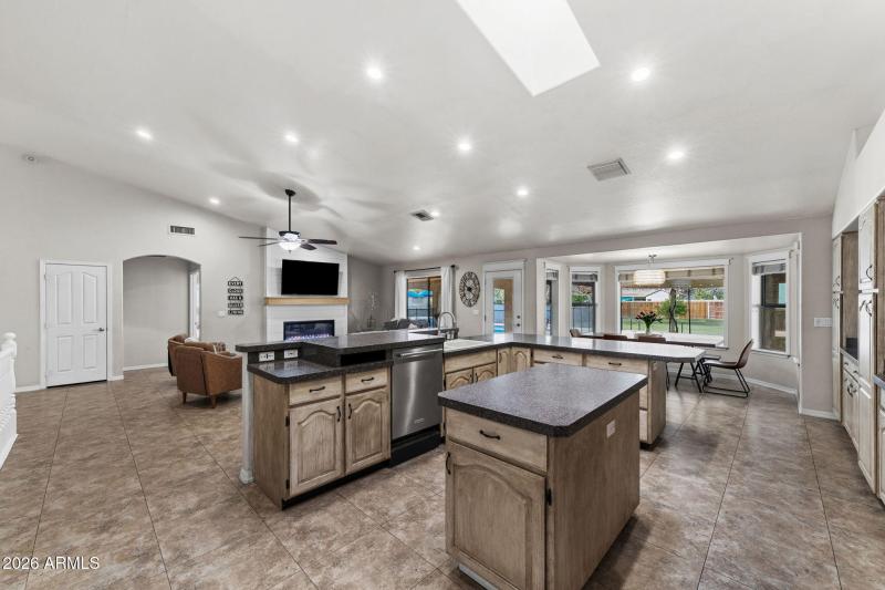 018__1822 E Lexington Ave