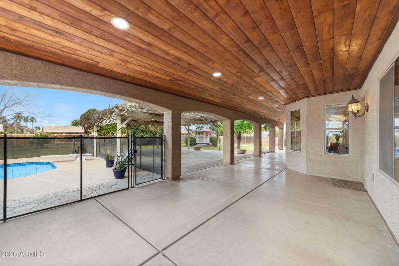 019__1822 E Lexington Ave