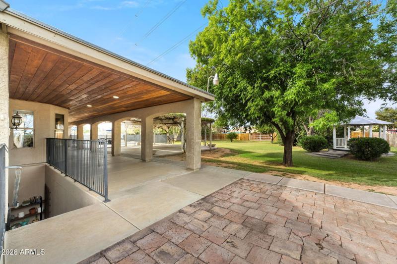 025__1822 E Lexington Ave