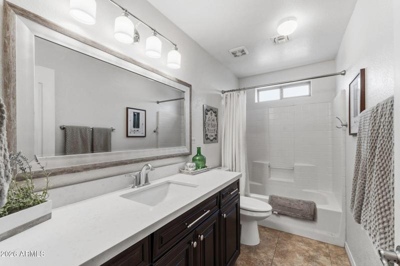 035__1822 E Lexington Ave