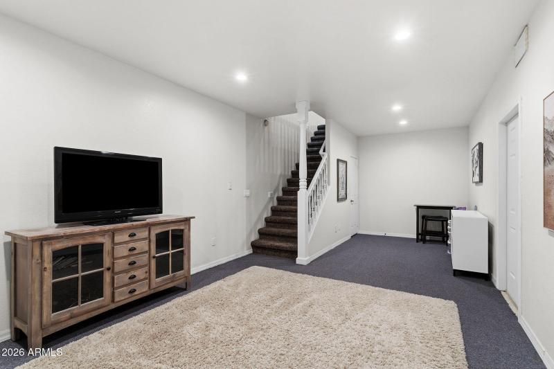 037__1822 E Lexington Ave