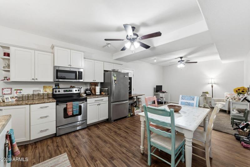 040__1822 E Lexington Ave