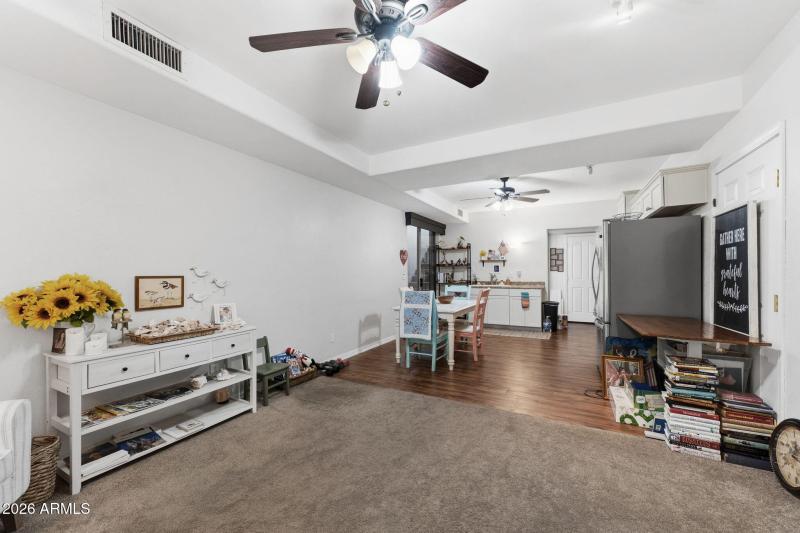 041__1822 E Lexington Ave