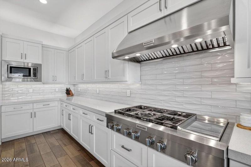 012_32-web-or-mls-68-e_marsh_rd_539