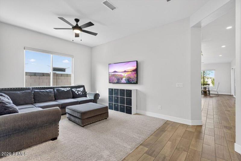 023_24-web-or-mls-49-e_marsh_rd_940