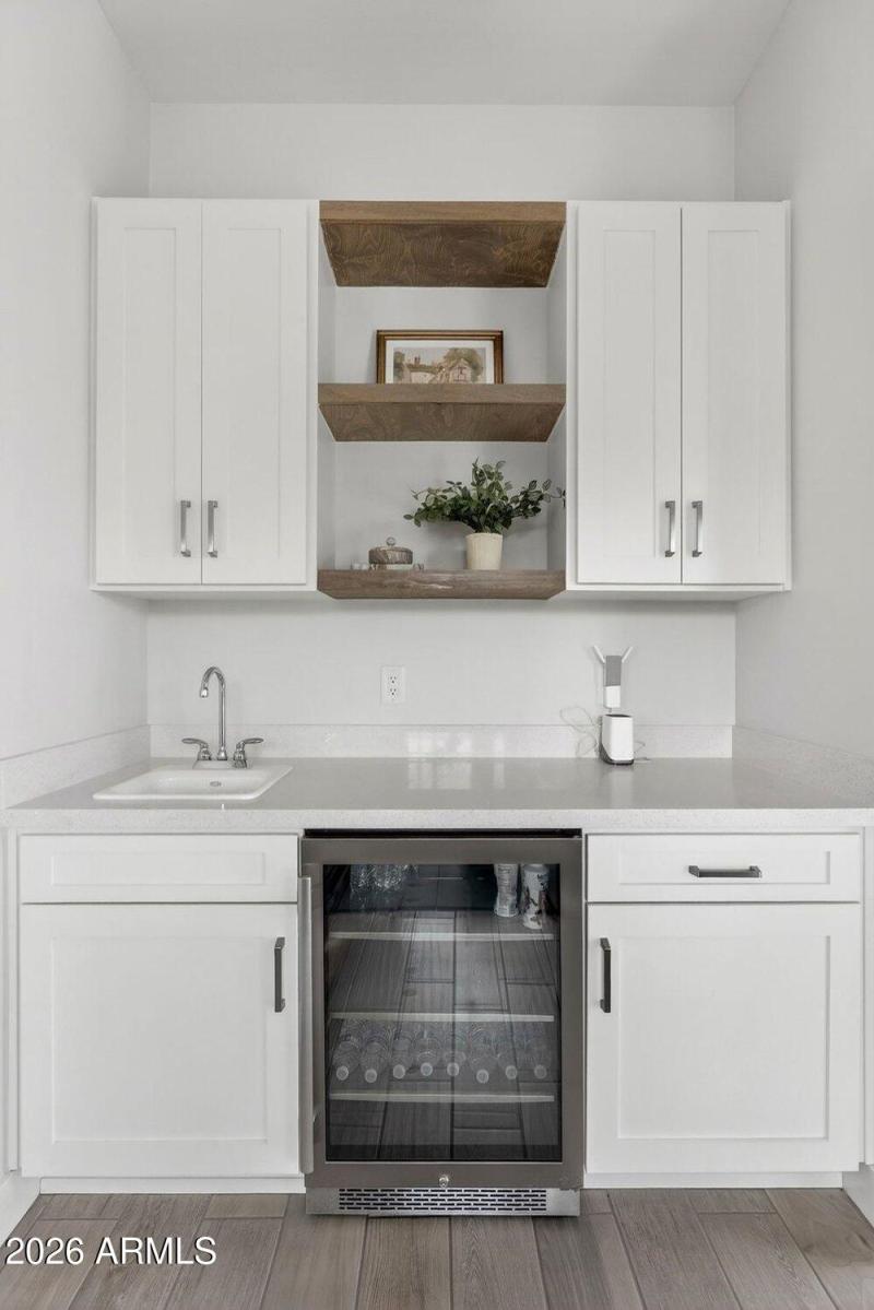 033_37-web-or-mls-83-e_marsh_rd_966