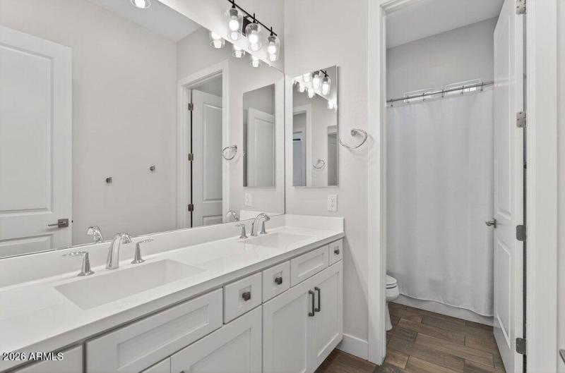 040_61-web-or-mls-45-e_marsh_rd_149