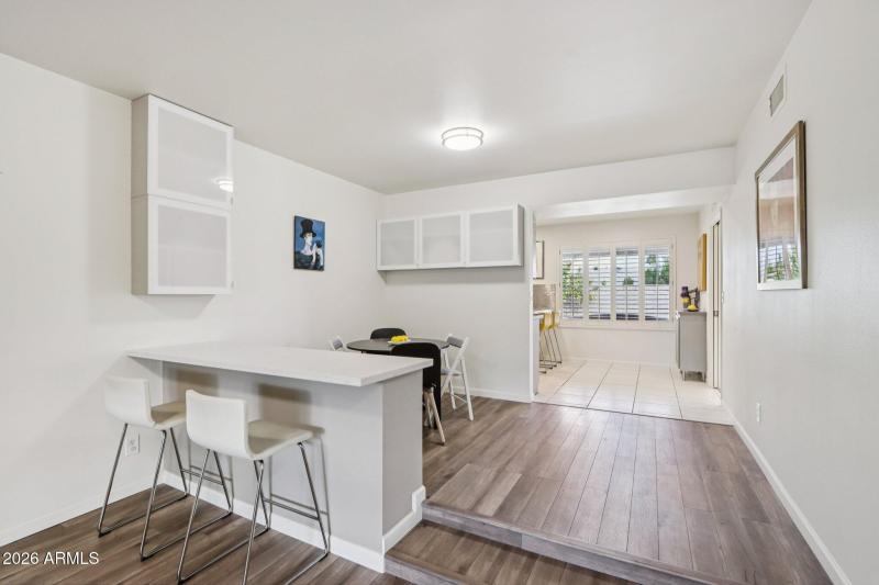 25-web-or-mls-North 25th Pl-S0702-025