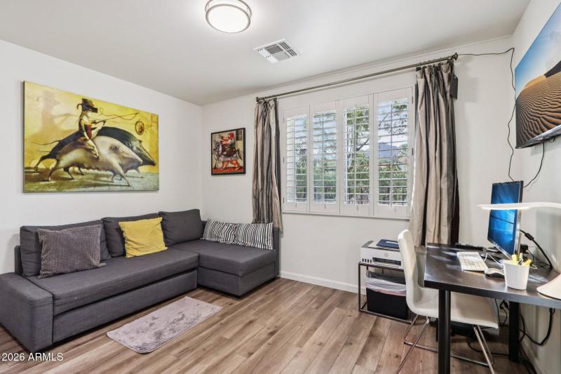 31-web-or-mls-North 25th Pl-S0702-031