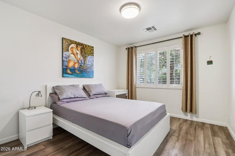 33-web-or-mls-North 25th Pl-S0702-033