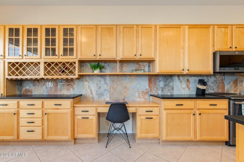 Kitchen Epansive Countertop and Storage