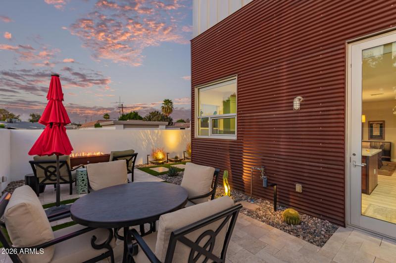 Outdoor patio off kitchen