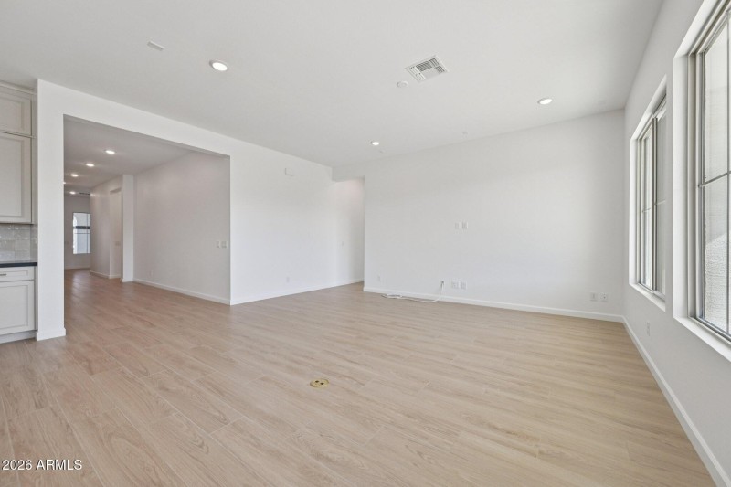 7-web-or-mls-E Saddle Way-S0902-007