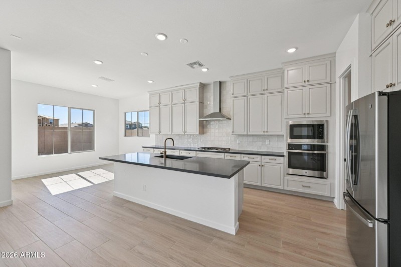 10-web-or-mls-E Saddle Way-S0902-010