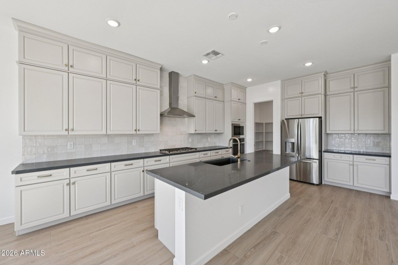 15-web-or-mls-E Saddle Way-S0902-015