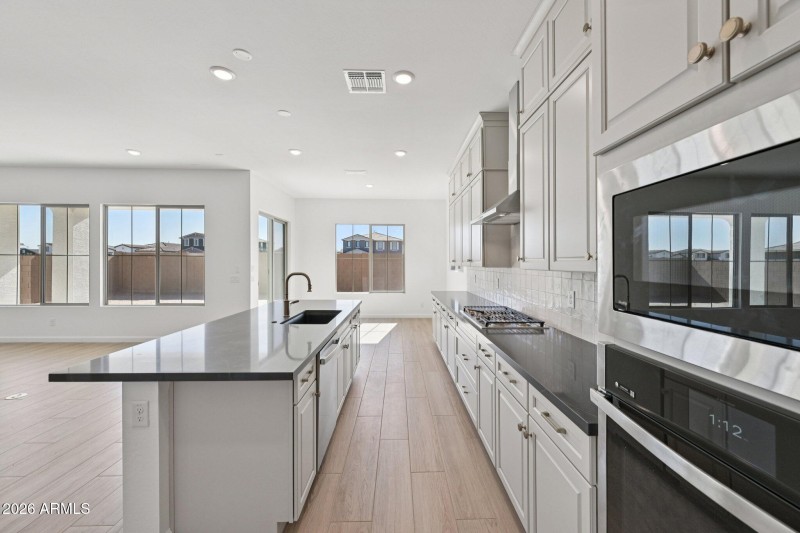 17-web-or-mls-E Saddle Way-S0902-017