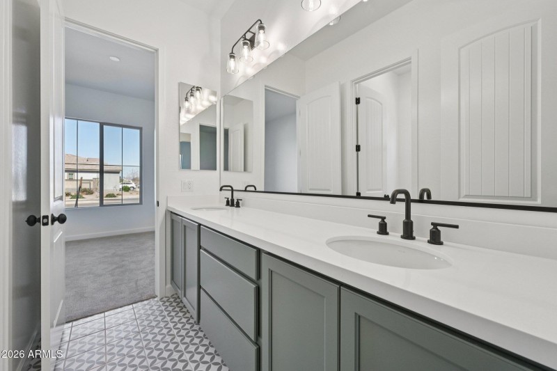 26-web-or-mls-E Saddle Way-S0902-026