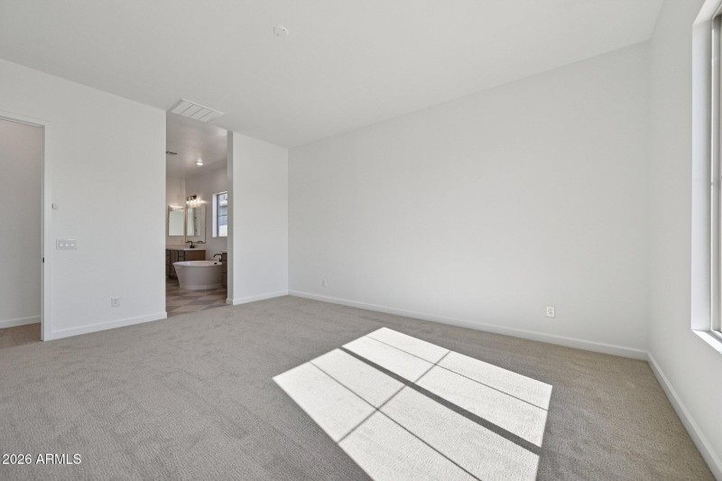 30-web-or-mls-E Saddle Way-S0902-030