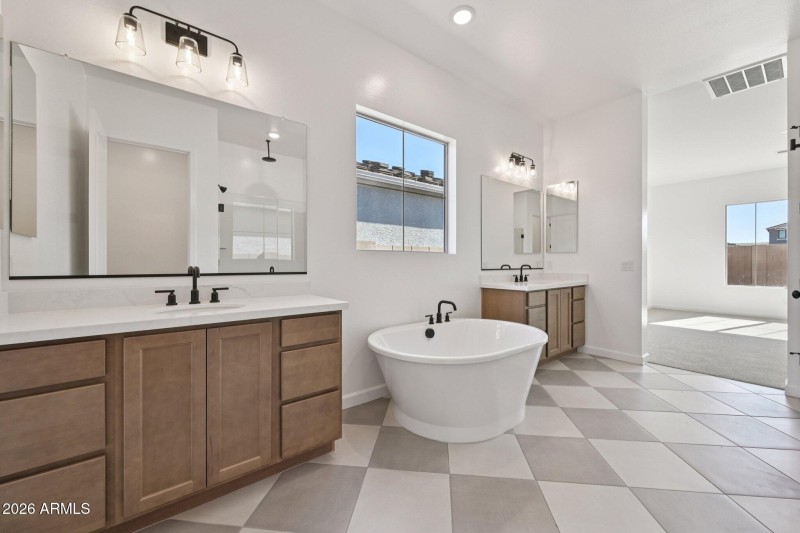 33-web-or-mls-E Saddle Way-S0902-033