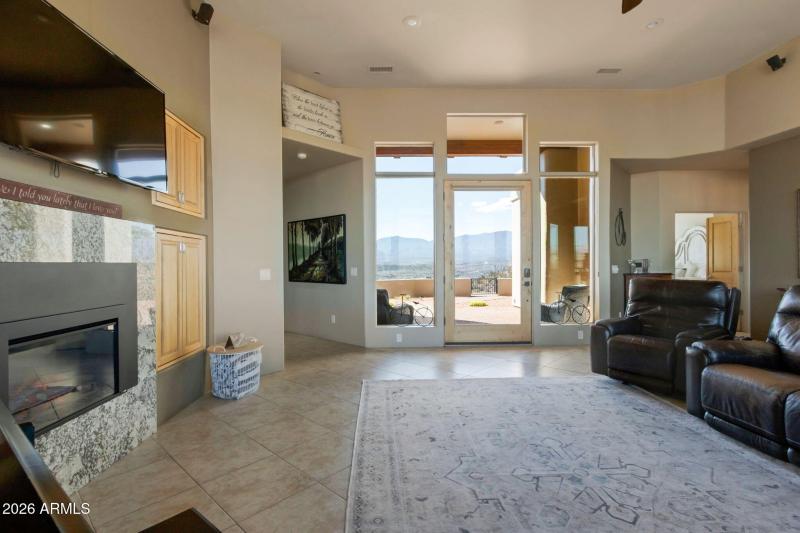 Living Room_Front Door View