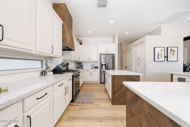 E Dubois Ave (4167)-9