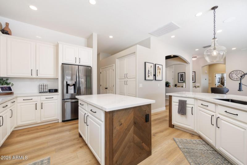 E Dubois Ave (4167)-10