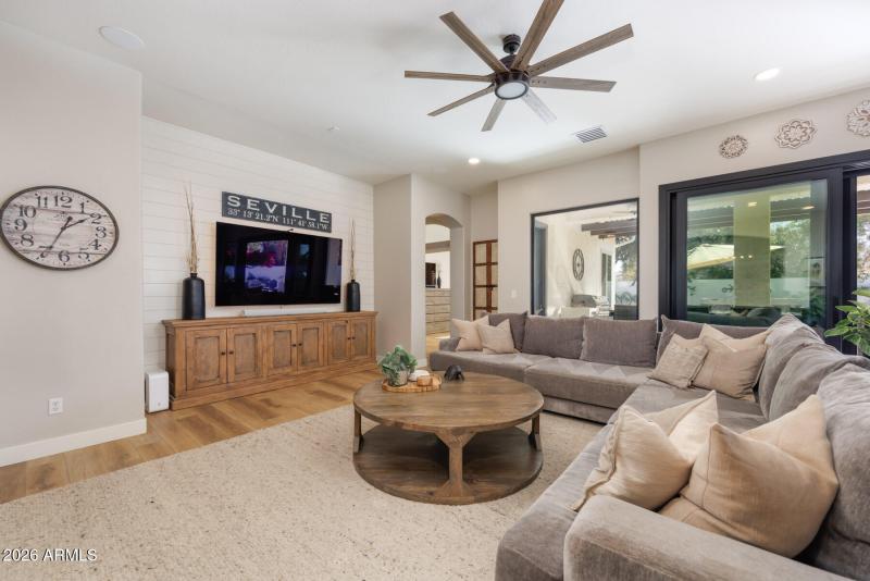 E Dubois Ave (4167)-15