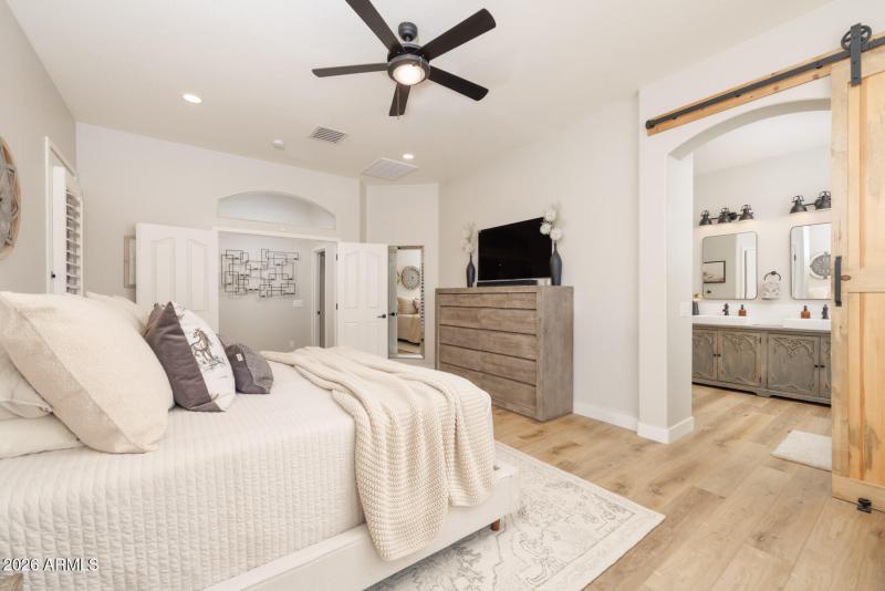 E Dubois Ave (4167)-19