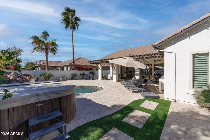 E Dubois Ave (4167)-36